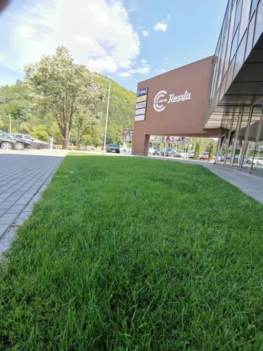 City Center Accommodation - 308 Resita Exterior photo